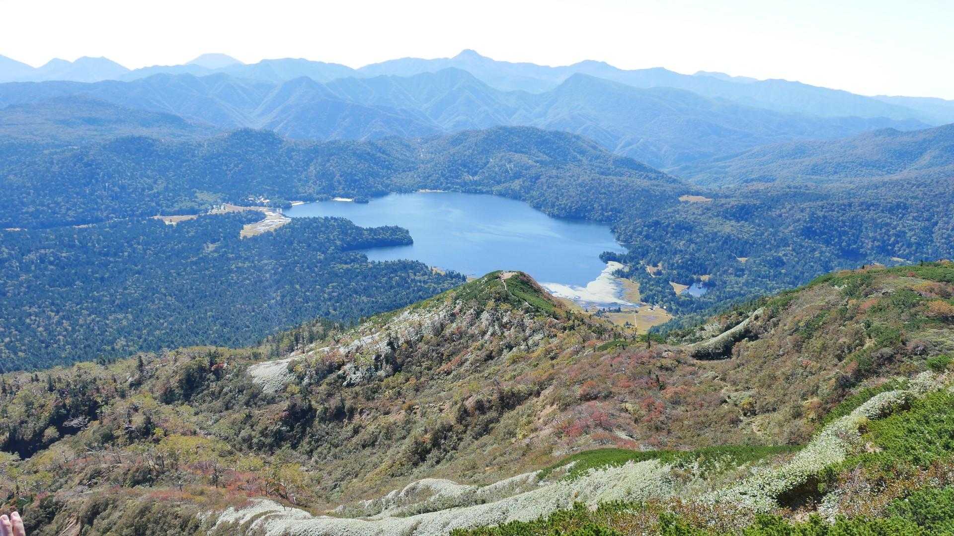 俎嵓(まないたぐら)山頂より尾瀬沼