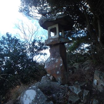 石灯篭　日露戦争戦勝記念に設置されたもの