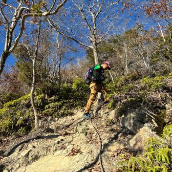 大鳥山直下の、激下りの場所。この写真は、登り返しています。