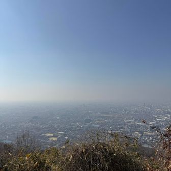 黄砂なのか、だいぶガスってます