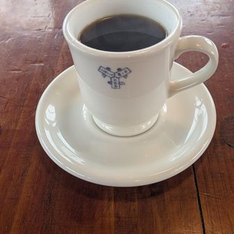 三俣山荘で天気を見ていたけれども良くはならず