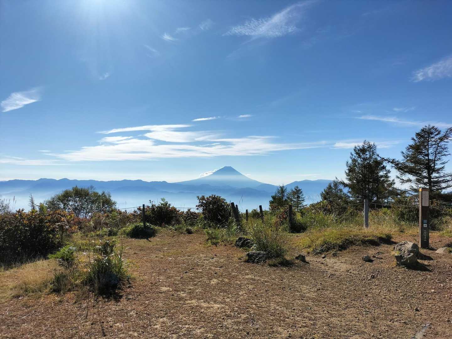 駐車場からわずか15分！富士山と雲海の絶景を楽しむ甘利山
山歩コースの写真