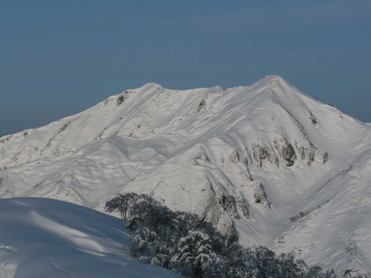 真っ白な
矢筈岳