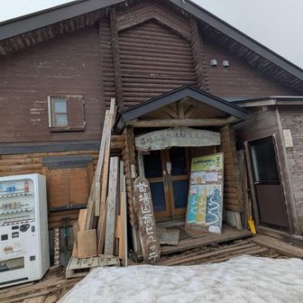 小屋準備中