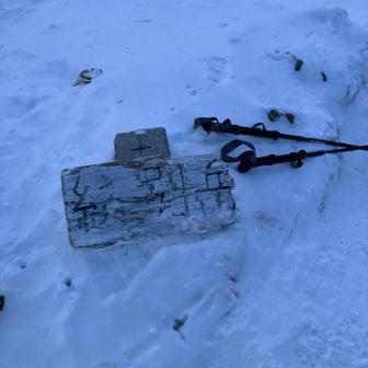 真っ暗の中、ヘッデンスタート。

寒い…山頂は風が冷たかったー🥶