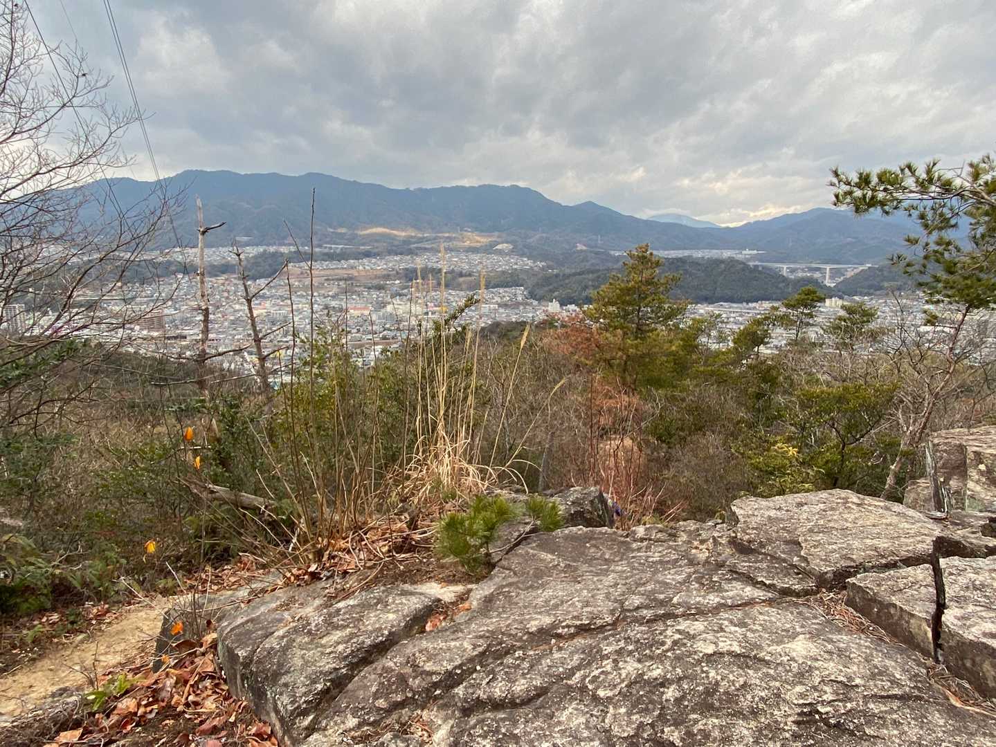 鉄塔からの眺望
極楽寺山が見えます。