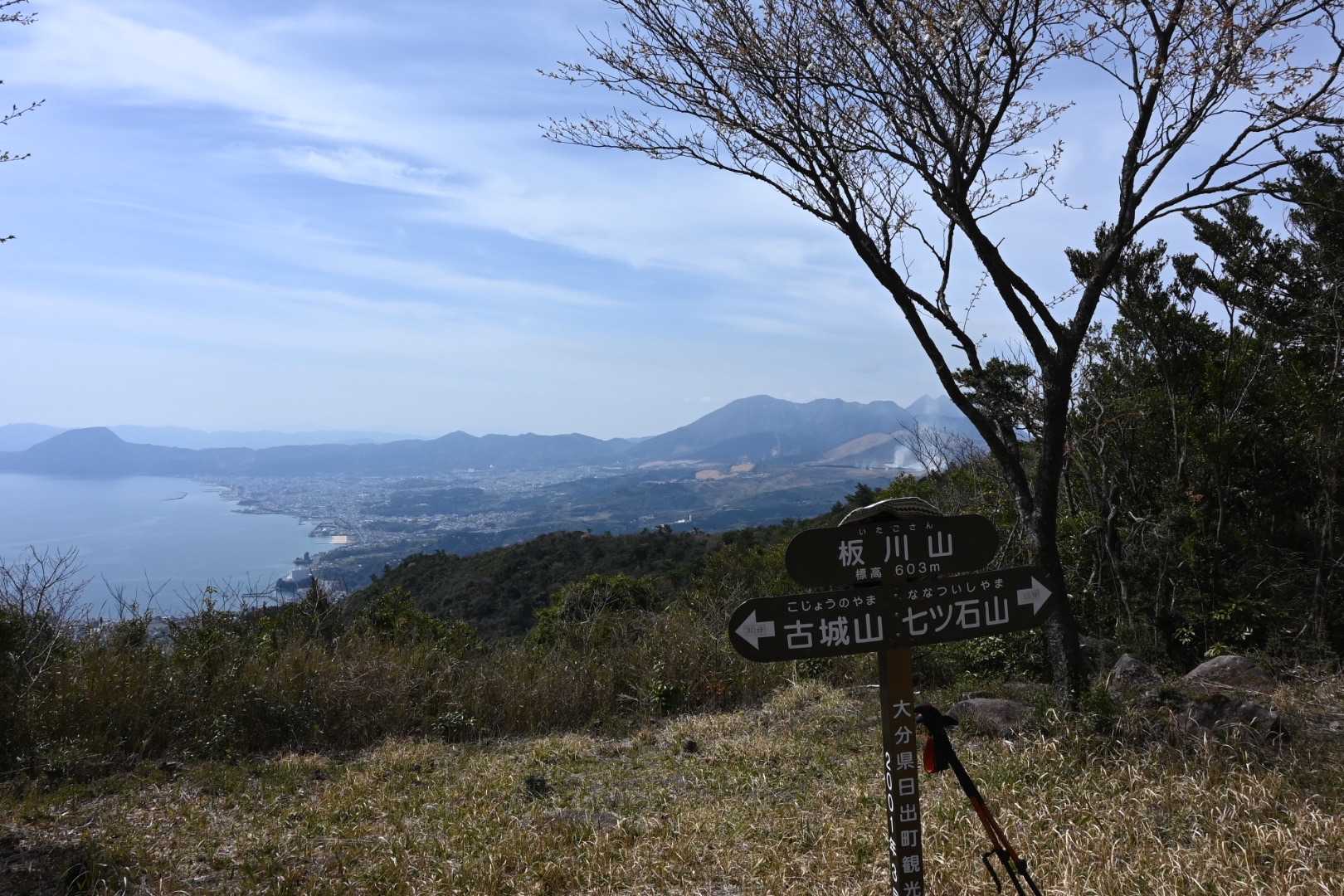 とアレコレ思いながら板川山いただきましたー
( ´ ▽ ` )

はい、絶景〜😁