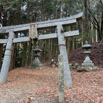 堀坂峠へ降りました。