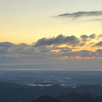 雲が少しあるので日の出、少し遅れそう