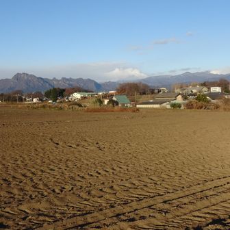 崇台山 ついYAMAP終了忘れての自身の影法師入り、妙義山と雪雲かかった浅間山