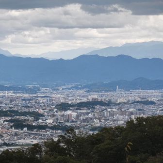 一番奥の薄いのが大台ヶ原山
