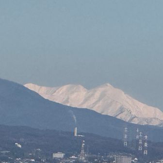 観音様の参拝場所から
白い谷川岳🗻