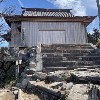 上宮、4月から参拝できるようですが、11、12日は神幸祭で閉めているようでした。