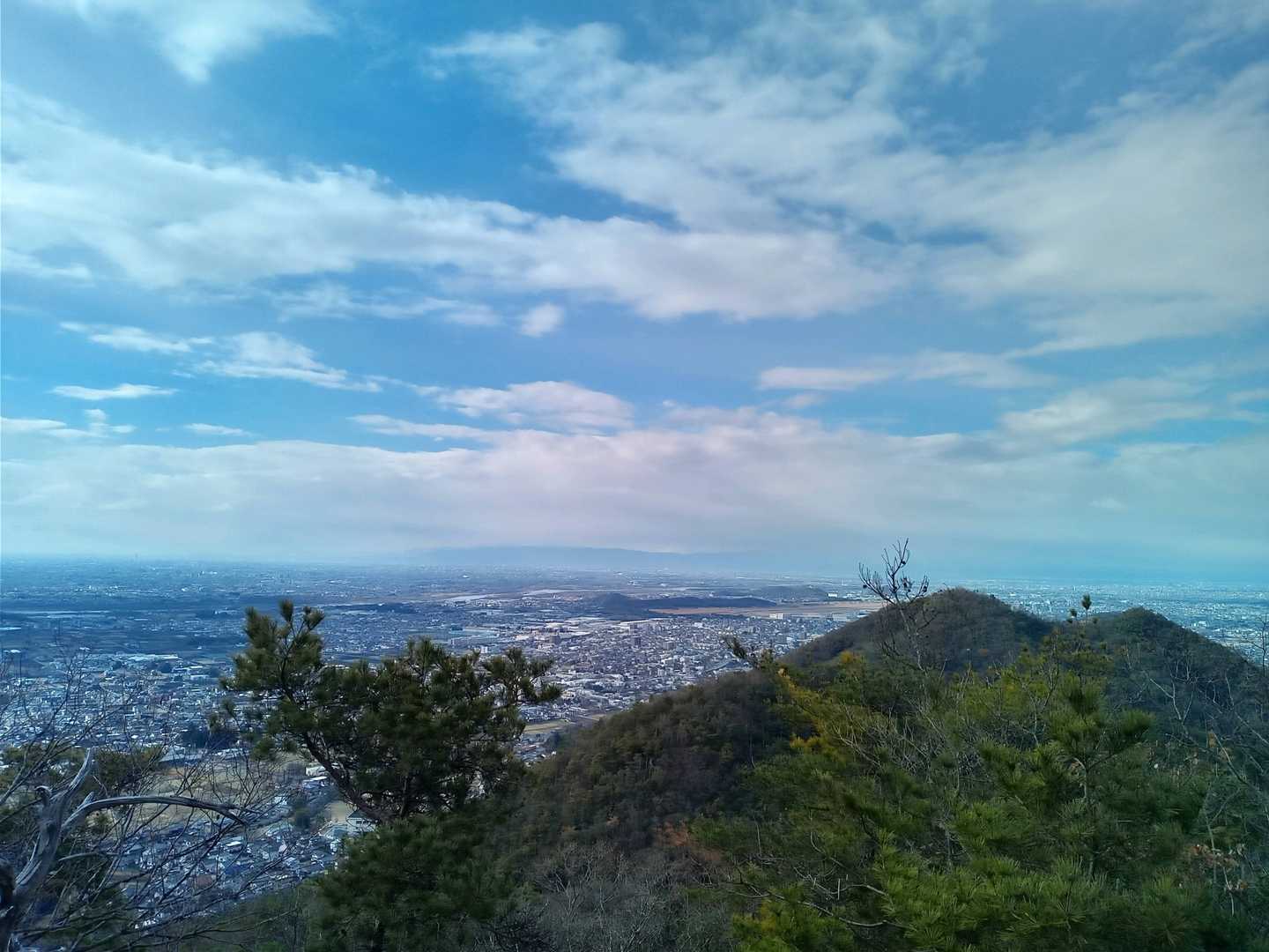 養老山脈の雪は無さそう🤔
ピストンで愛宕山に向かいます🏃