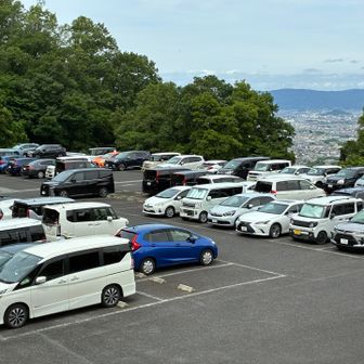 午後からも訪れる車🚙🚗🚗🚙

ほぼ満車です

帰途に着きます

ゆっくり湯に浸かり、夕食もいただき、夜🌉帰宅しました

良い一日でした

ありがと山🙇‍♂️🙋‍♂️