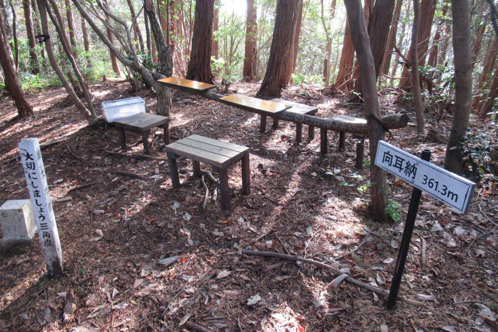 ベンチ、テーブルと食事に使えます🙏