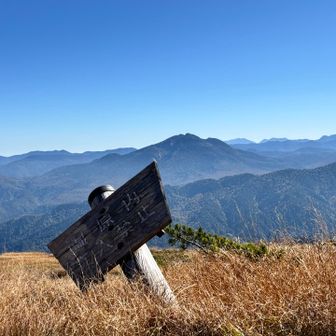 尾瀬の山々
勇壮な燧ヶ岳