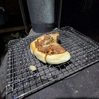 私がパンを焼いてると…