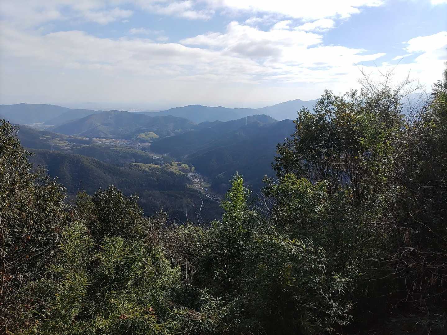眼下に阿品地区  左寄りに岩国城山
その向こう瀬戸内海が視認出来た