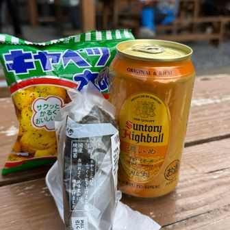 飲み足りなくて2本目突入。
予報通り15時から集中豪雨、涸沢で止めといてよかった。