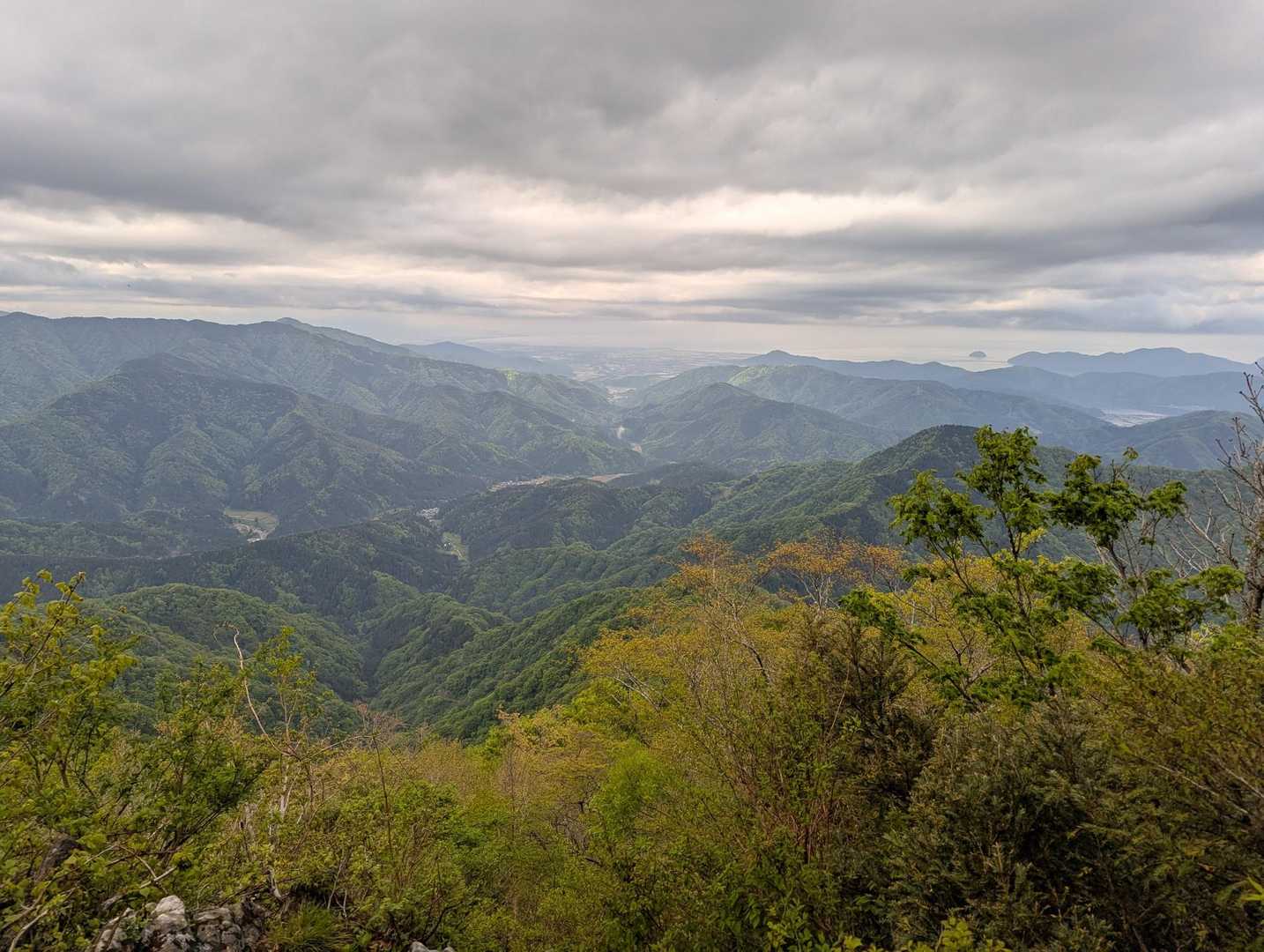 白谷登山口-エコチ谷登山口-鳥越峠-横山岳-横山岳-東尾根 周回コースの写真