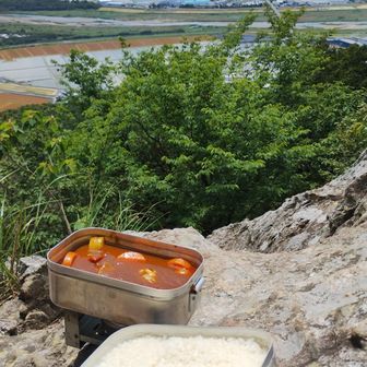 カレー🍛レトルトなのにサイコーにうまい。
