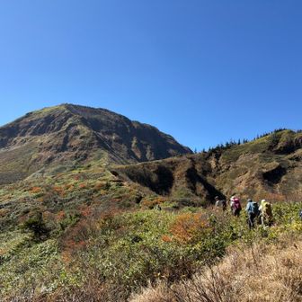 今から苗場山に向かう一行様お気をつけて〜