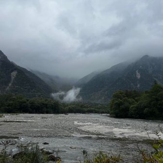 山頂は見えず