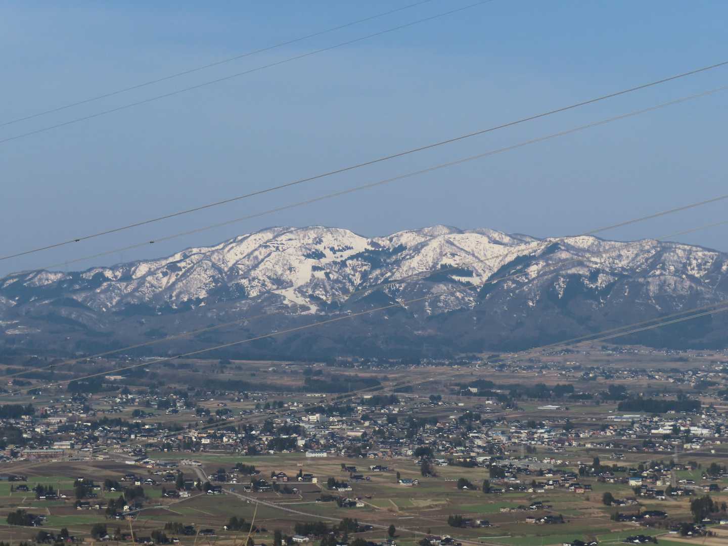 医王山もまだ雪たっぷりある感じですね？