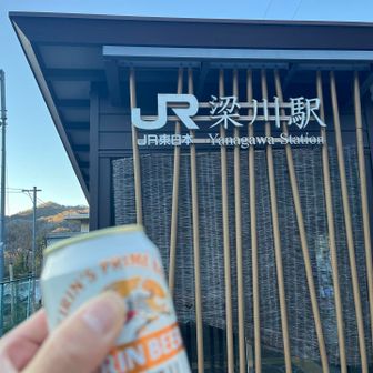 梁川駅にゴール✌️
昨日飲み過ぎたのと荷物を軽くするためにプシュッ🍻はなしだったのですが、駅前の酒屋さんが開いていて買ってしまいました🤭
本日は山深いルートをソロで歩いたので、とにかく怪我のないように気をつけて歩きました。無事にゴールできてなによりです☺️