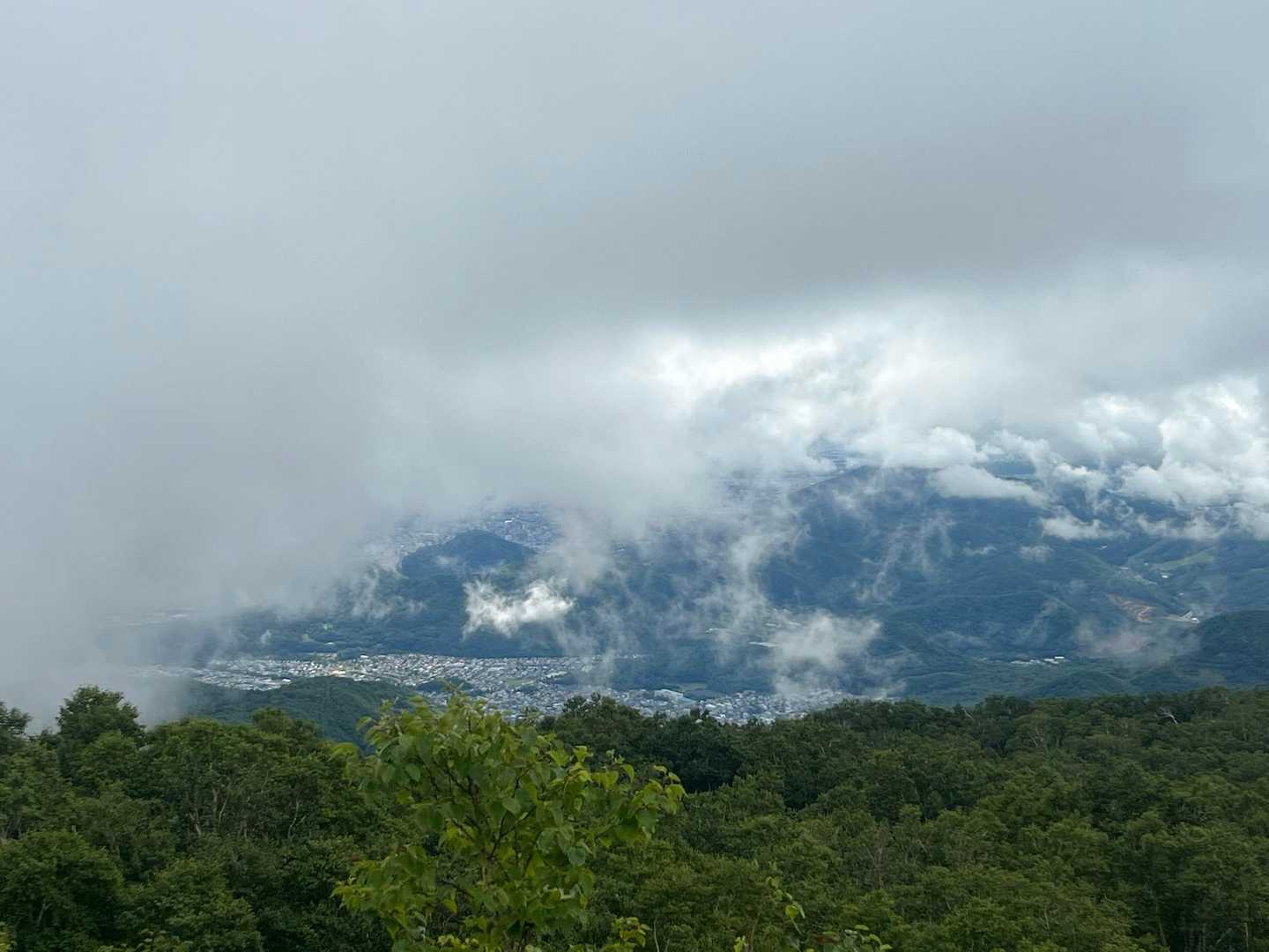 チラッと里山も