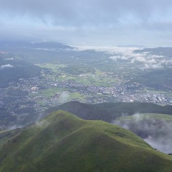 この辺あたりは雲も少なく湯布院の町が良いながめでした