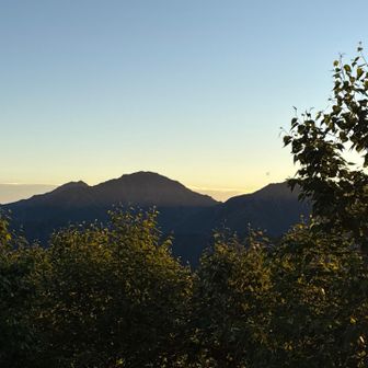 間ノ岳とその左が北岳です。
