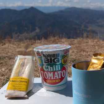 五里ヶ峯の山頂に到着🎉
お腹空いたのでまずは腹ごしらえ😋