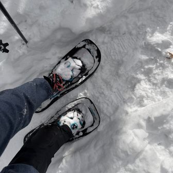 そーいえば！
相棒がゲイター忘れたというのでーーー
「靴下に裾入れ込めば大丈夫じゃなーい」とNICE案提供
してみたのですが〜
「お互いどっちかの脚犠牲にしていこ❣️」とさらにNICE案ぶっこまれてーー素直に片方差し出すワイ
ってことで、こんな足元なのdeath🤣