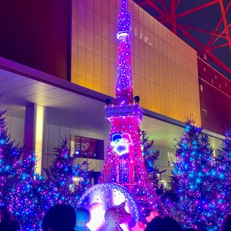 多くの人が並ぶイルミネーション撮影スポット