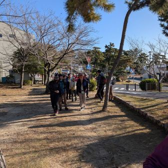 総勢20名だし2チームに別れようと提案があった
健脚のAチームと
そうでないBチーム
それぞれAとBとに別れて歩こうと…
そりゃあねえぜ 足並み揃ってこその AとBとじゃろ

エイトビートだぜ😁⤴️
