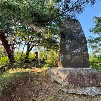 鎌倉時代初期、源頼朝率いる鎌倉軍と奥州藤原軍による奥州合戦の追憶之碑。