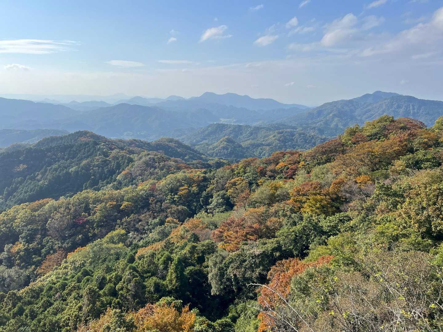 見返岩より豊後の山並み。