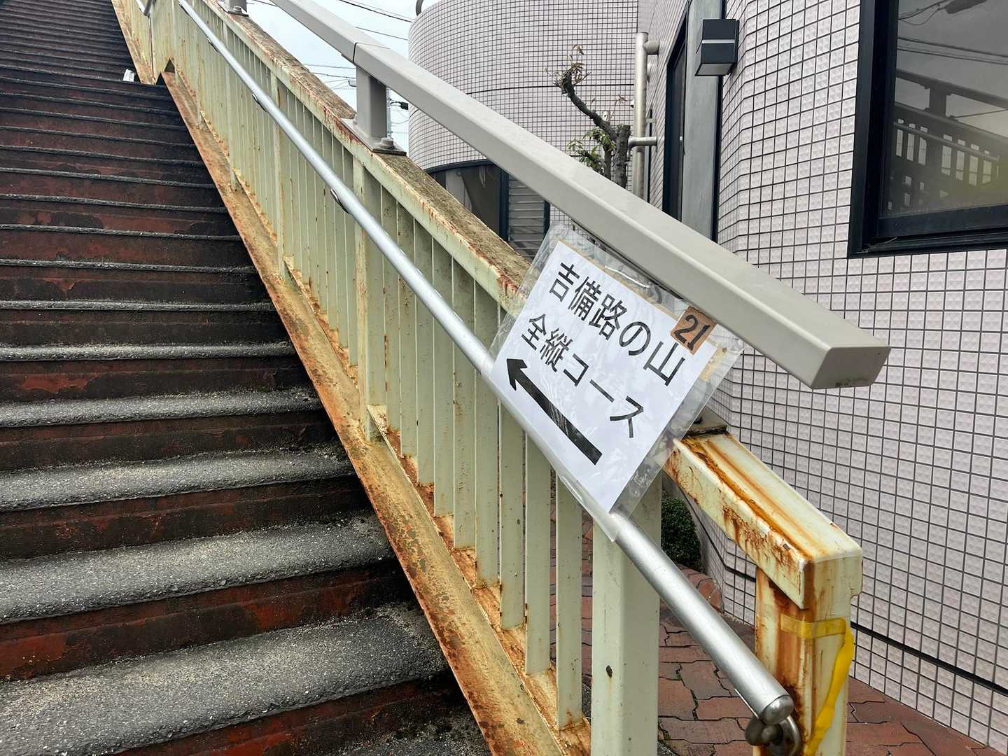 分かりにくそうなところ随所にこのような看板があります。
おかげでヤマップの地図を見なくてもルートで迷うことはなさそうです。