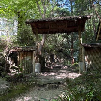祐泉寺から馬の背へ