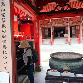 蠟燭と線香でご供養