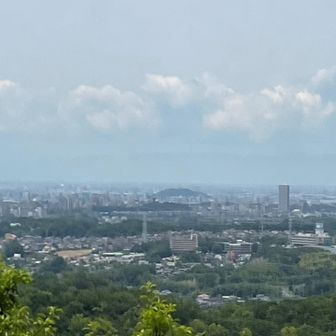 小牧山城🏯がセンターに見えます。