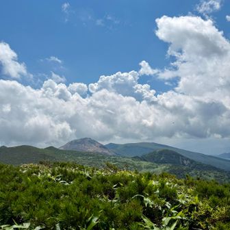 三本槍岳から見た茶臼岳⛰️