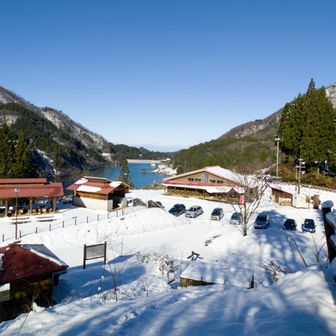 初めて登ります🚶ちょうど10時スタートの予定通りです。山頂でご来光🌄なんてバカな事考えなくて正解でした😂