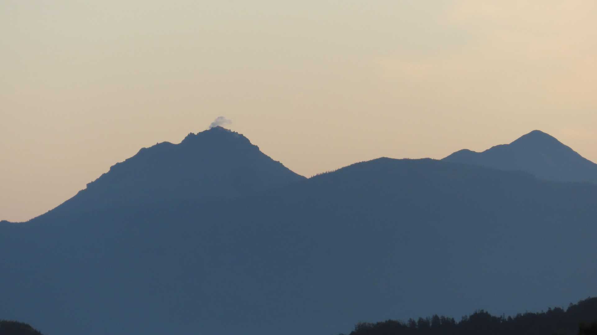 焼山の噴煙が見えた