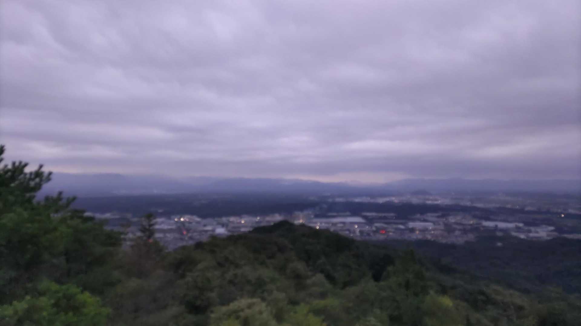 山頂到着もやっぱり雲空