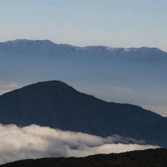 飯豊連峰
東北で1番好きな山⛰️
手前の山は小野岳