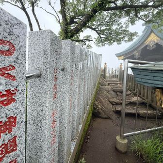 この先が女体山△
