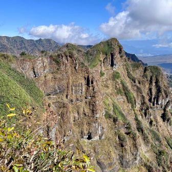 本院岳。すごい岩壁。